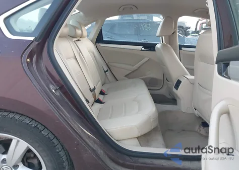 2013 Volkswagen Passat 2.5L Se z USA, uszkodzony, nr VIN 1VWBP7A30DC062070